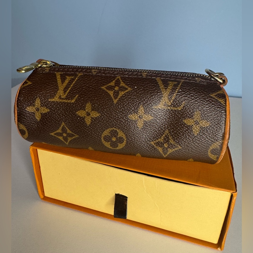 Louis Vuitton Monogram Trousse Ronde’ Pouch - Picture 9 of 14